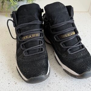 Jordan Women's Black and Gold Sneakers